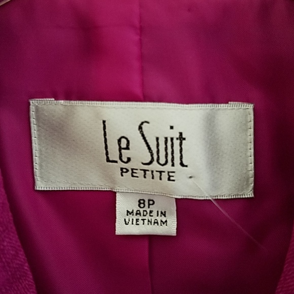 Womans size 8p skirt suit. - Picture 2 of 4